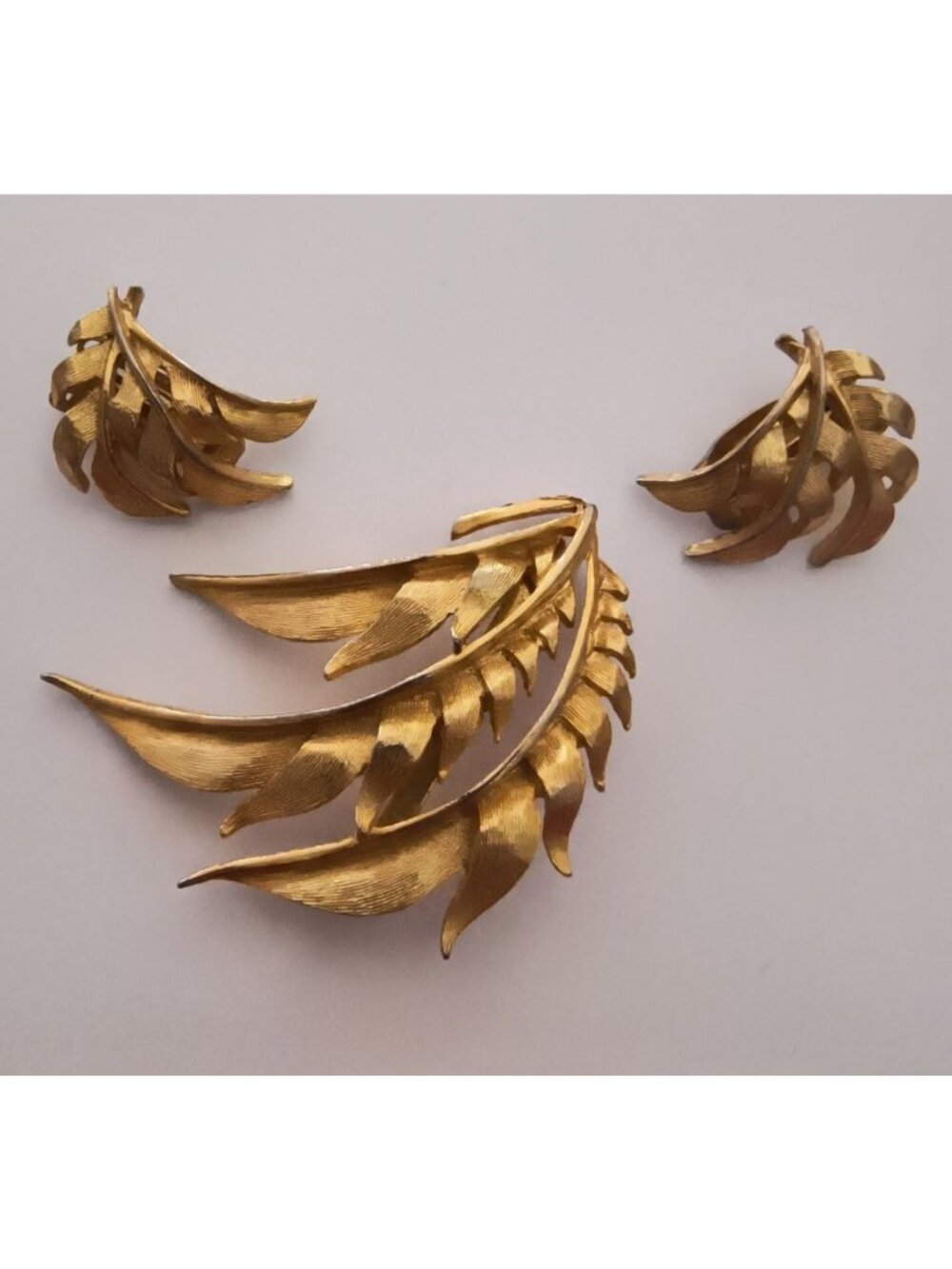 Vintage Torino Gold Tone Leaf Brooch Clip-On Earrings Set